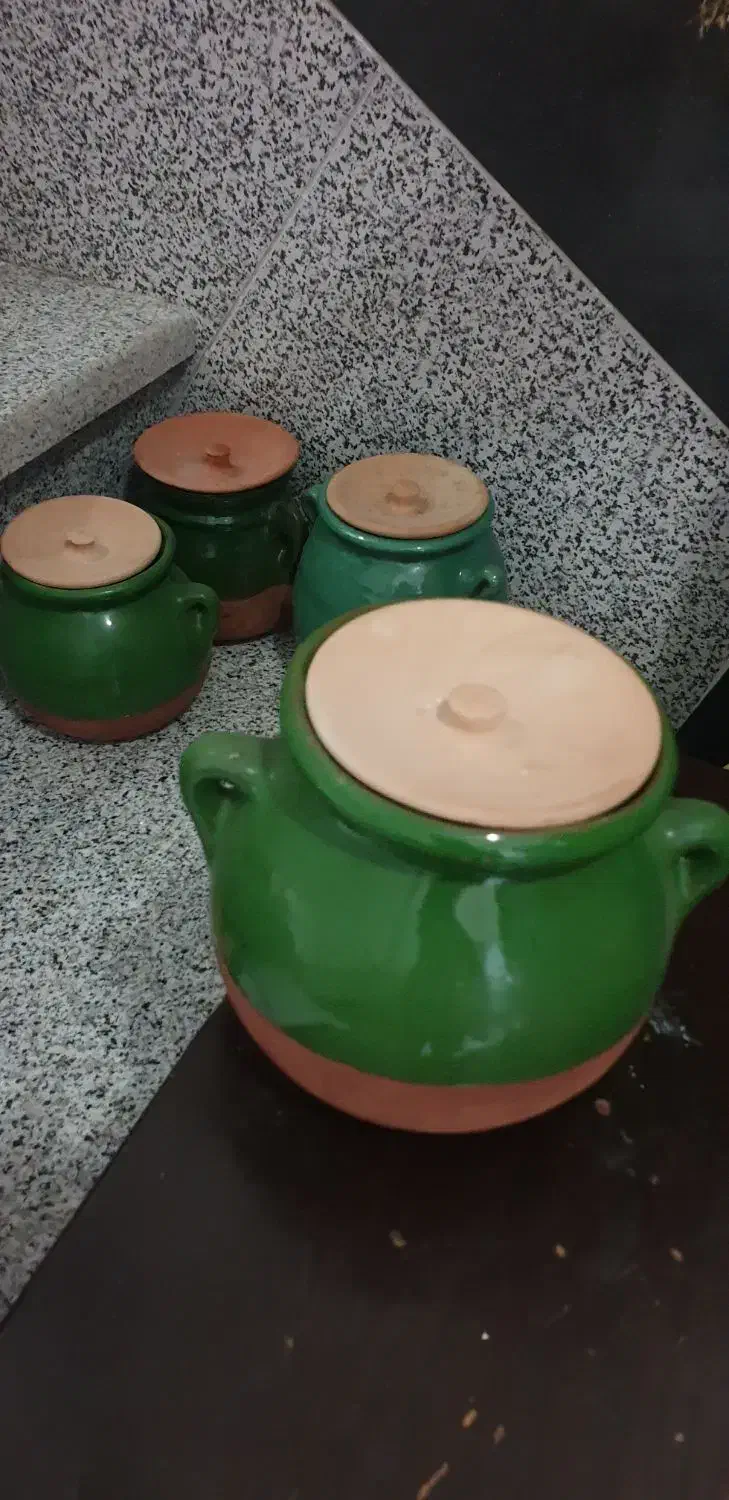 دیزی چن نفره|ظروف پخت‌وپز|قم, بنیاد|دیوار