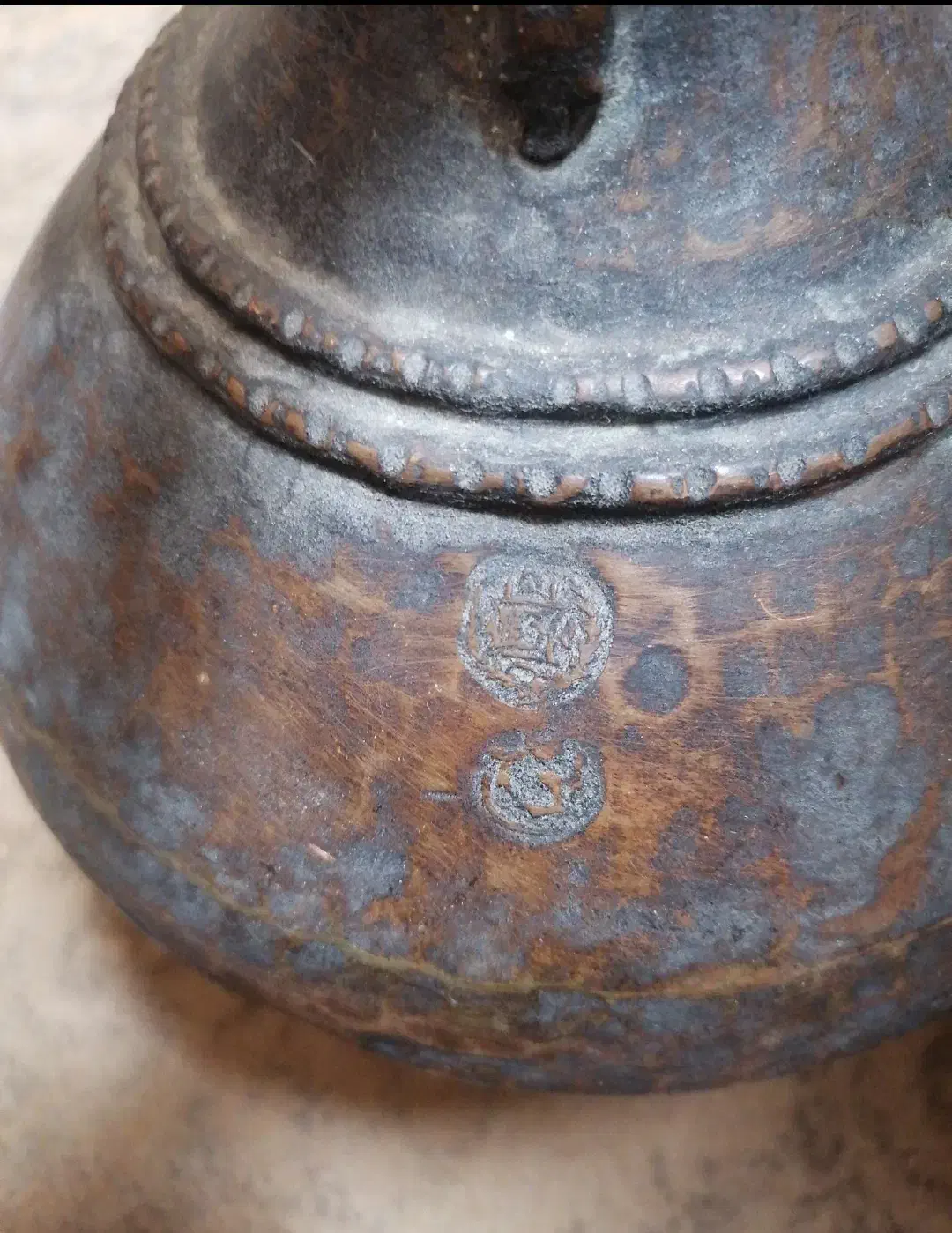 عتیقه. ابریق. پارچ|کلکسیون اشیاء عتیقه|قم, شاه احمد قاسم|دیوار