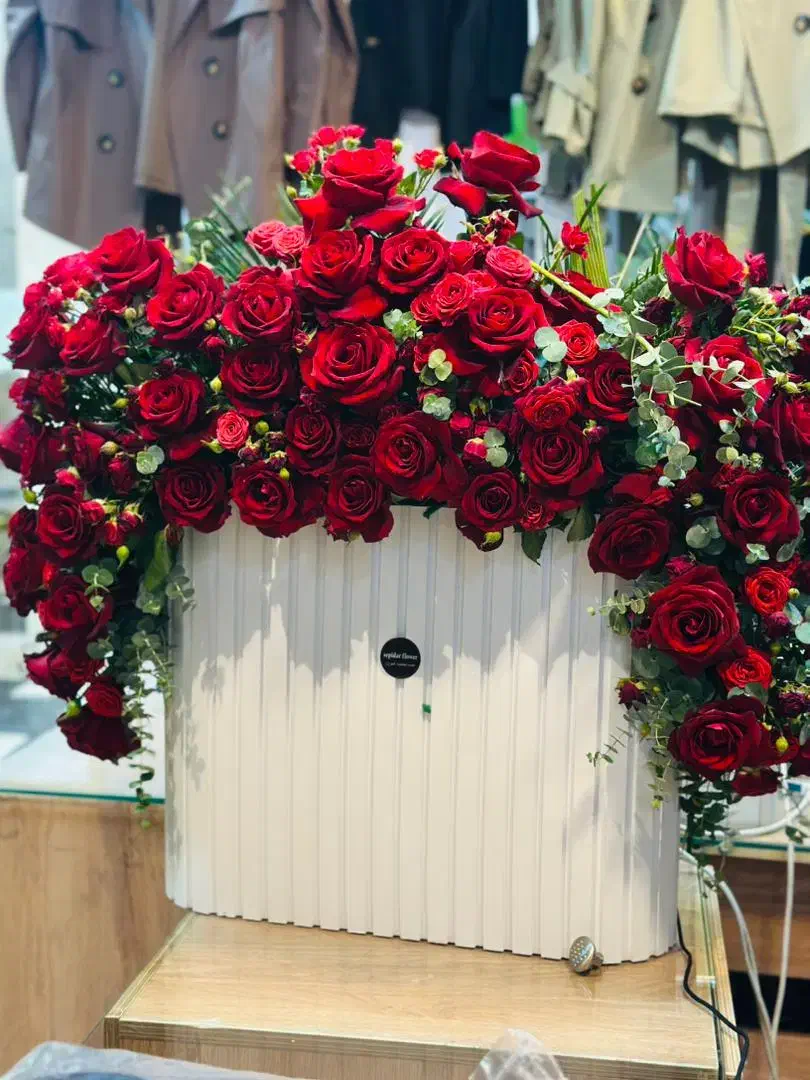 فقط باکس فروشیه.باکس بلندصورتی وباکس سفید|گل و گیاه طبیعی|رشت, باهنر|دیوار