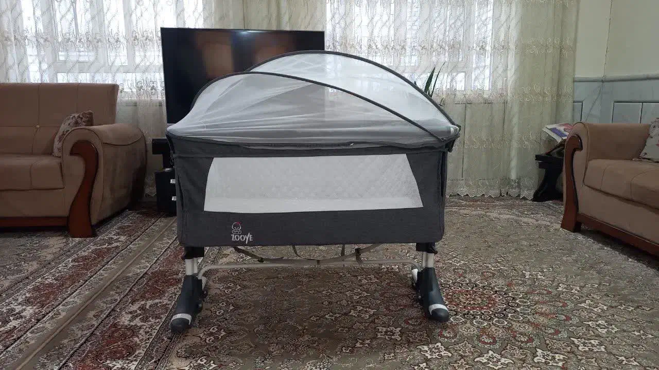 گهواره و تخت کنار مادر زویه|اسباب و اثاث بچه|دورود, |دیوار