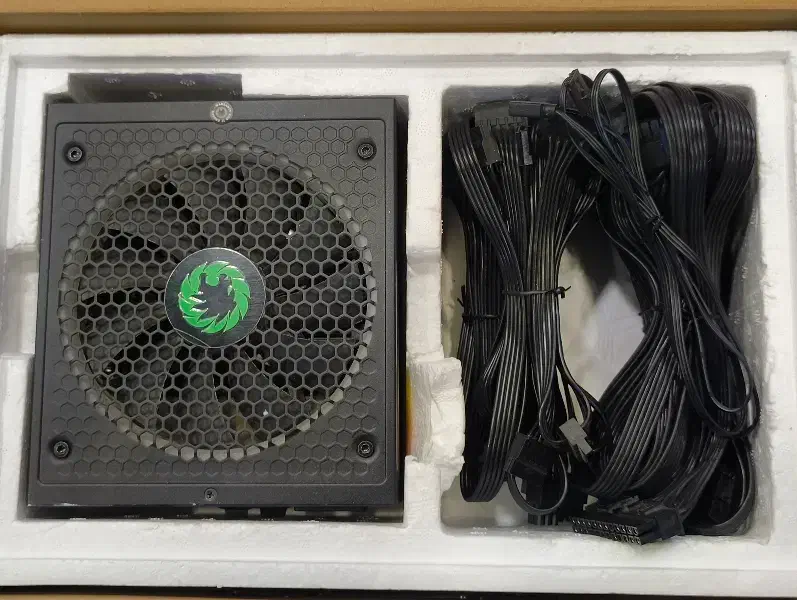 پاور گیمینگ گیممکس GAMEMAX RGB 1050w|قطعات و لوازم جانبی رایانه|رشت, بوسار|دیوار