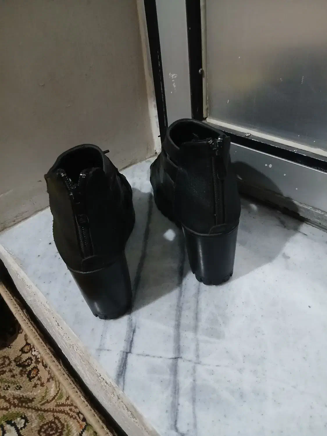 کفش|کیف، کفش، کمربند|زنجان, |دیوار