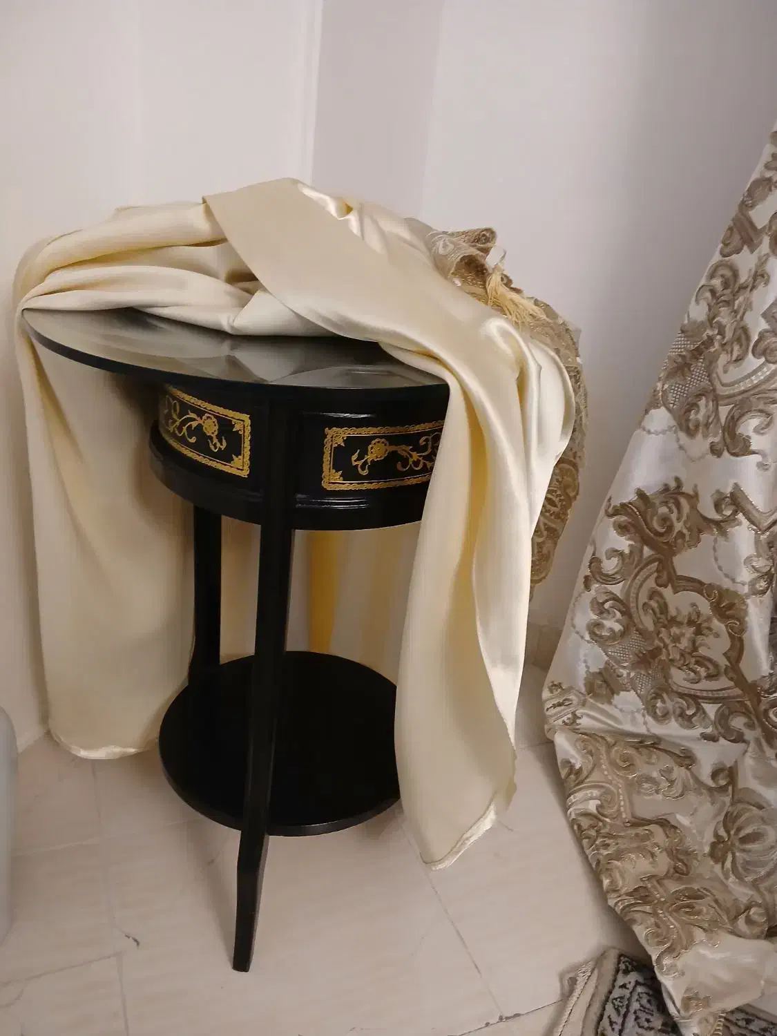 میز خاطره 4 عدد در رنگ مشکی طلایی|مبلمان خانگی و میز عسلی|تهران, شهرک آزمایش|دیوار