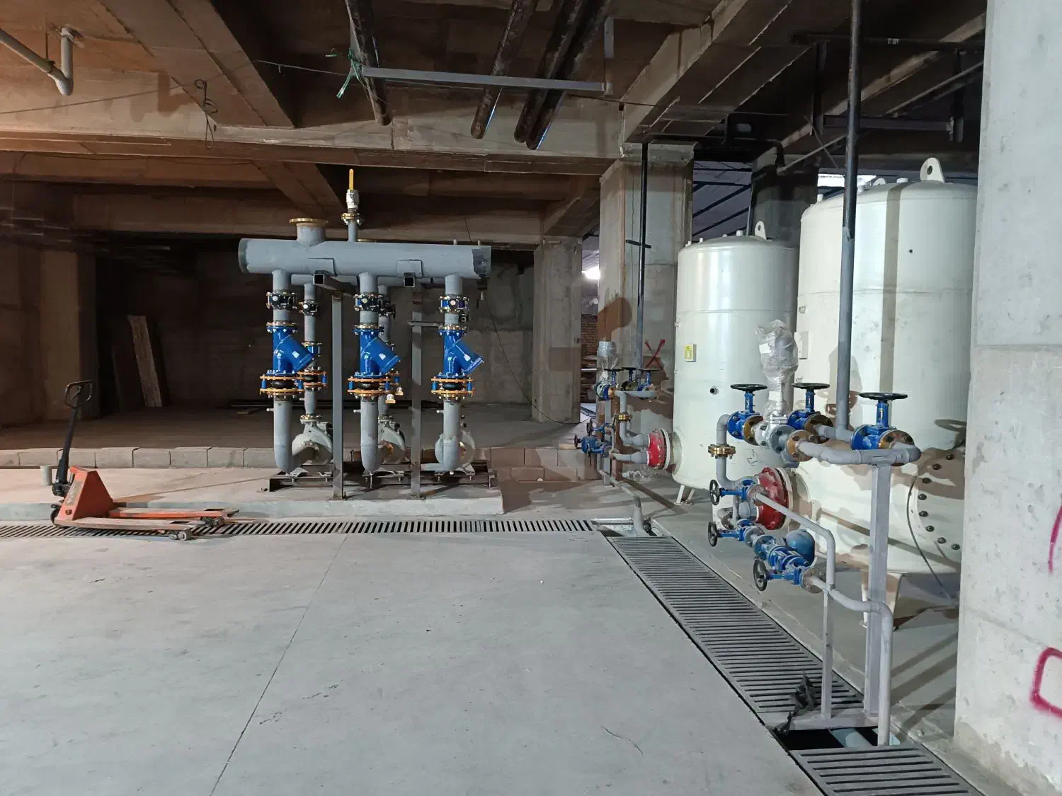 لوله کشی ساختمان استخر جکوزی موتورخانه تاسیسات|خدمات پیشه و مهارت|هشتگرد, فاز ۱ مهستان|دیوار