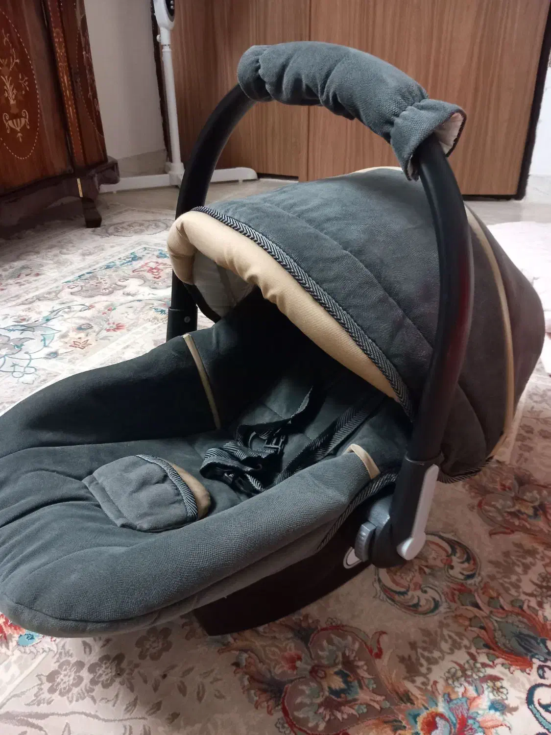 کریر بچه نو|کالسکه و لوازم جانبی|سبزوار, علمدار|دیوار