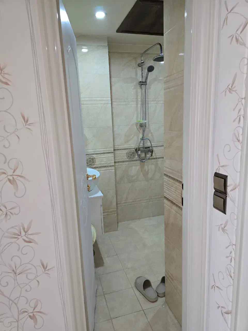 ۷۰ متر برج مجلل رویال کلاسیک، سوسن آبادی