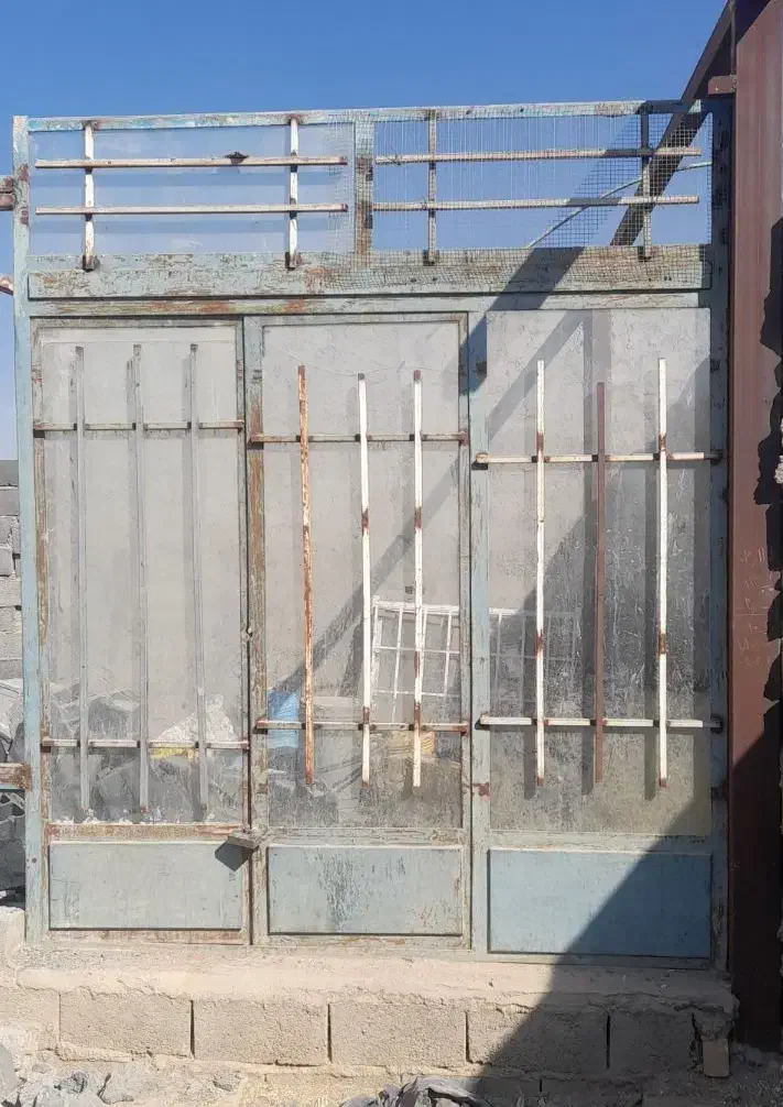 درب اهنی شیشه خور|مصالح و تجهیزات ساختمان|برخوار, |دیوار