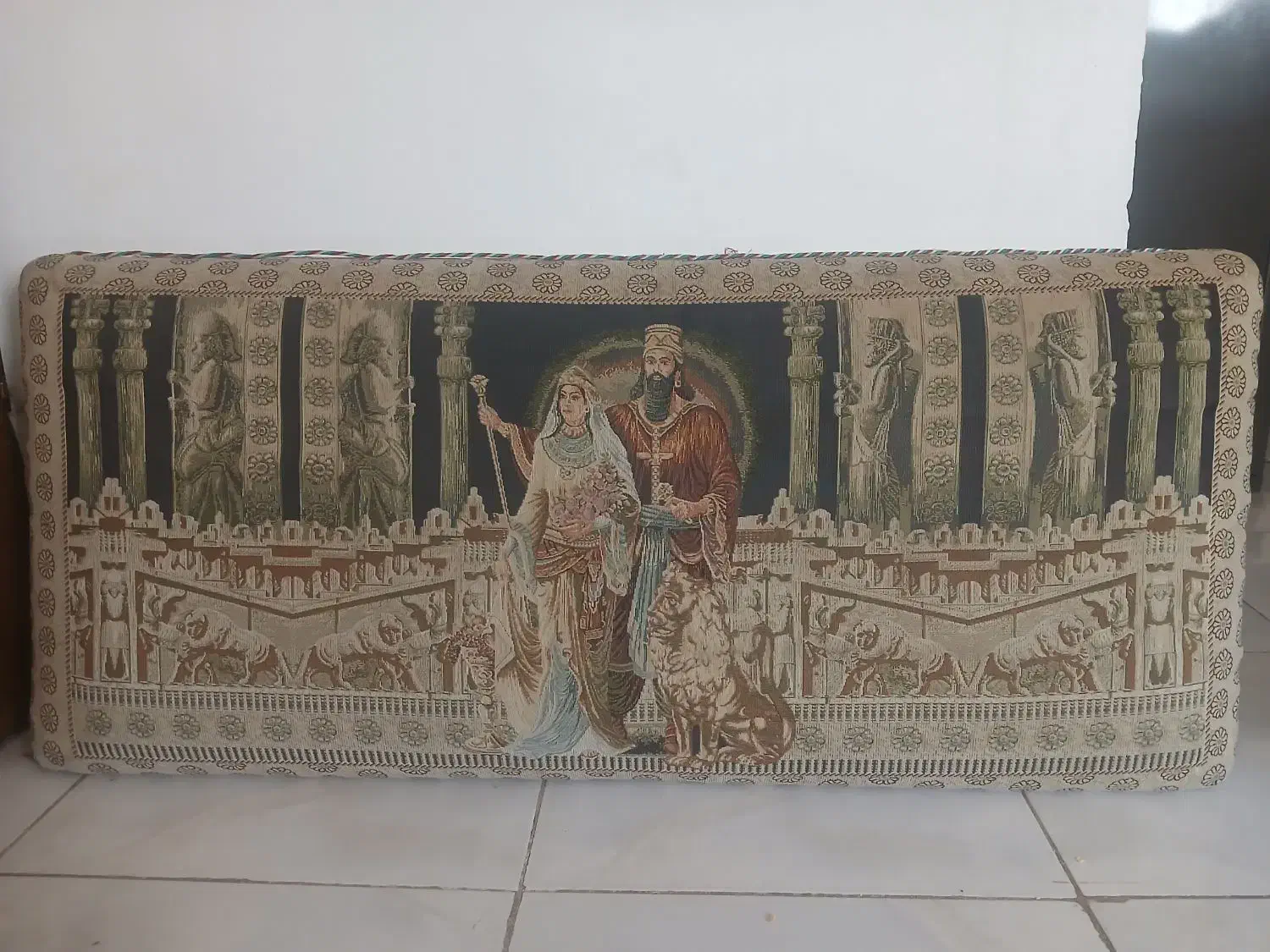 پشتی طرح دار|پشتی|اصفهان, بهارستان|دیوار