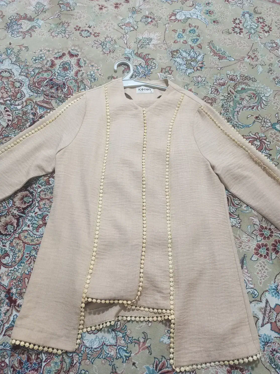 کاپشن|لباس|مشهد, موعود|دیوار