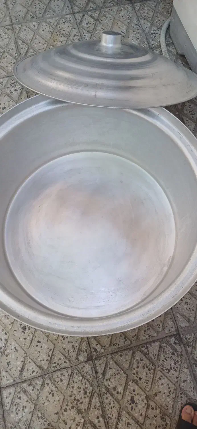 قابلمه بزرگ|ظروف پخت‌وپز|دورود, |دیوار