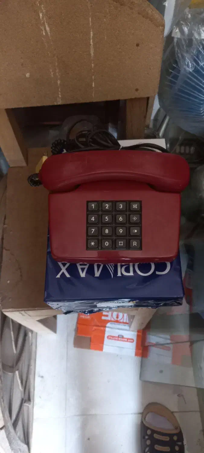 تلفن قدیمی و چرخ گوشت دستی|کلکسیون اشیاء عتیقه|شهرضا, |دیوار