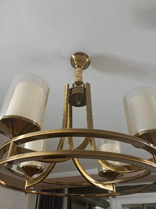 لوستر چهار شاخه|لوستر و چراغ آویز|اصفهان, نقش جهان|دیوار