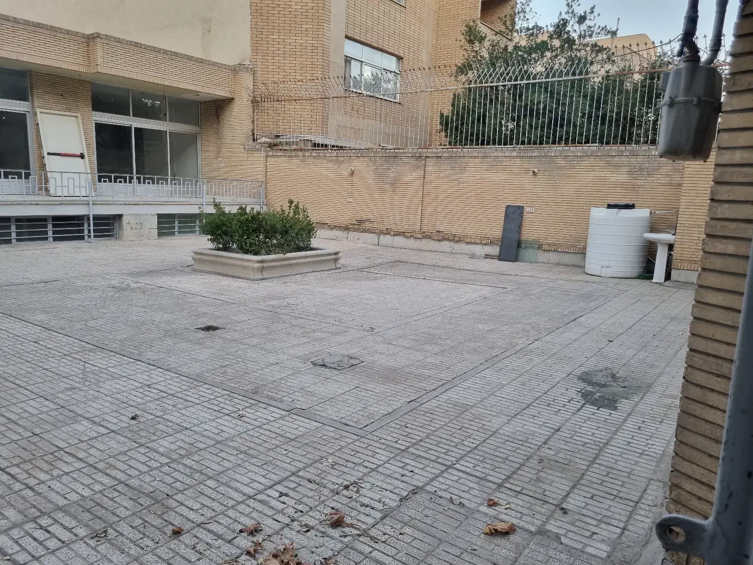 فروش خانه ی ۴۸۰ متری ویلایی بازسازی شده ی با صفا|فروش زمین و ملک کلنگی|اصفهان, همدانیان|دیوار