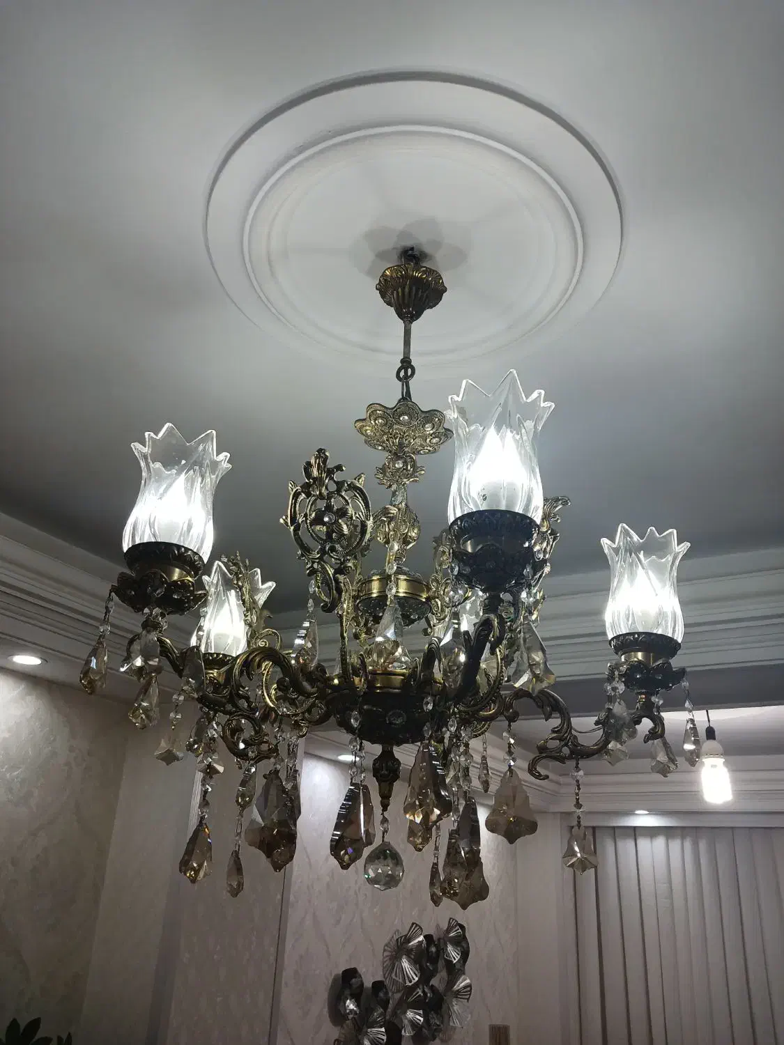 لوستر برنز ۶ شعله|لوستر و چراغ آویز|تهران, آهنگران (سراسیاب دولاب)|دیوار