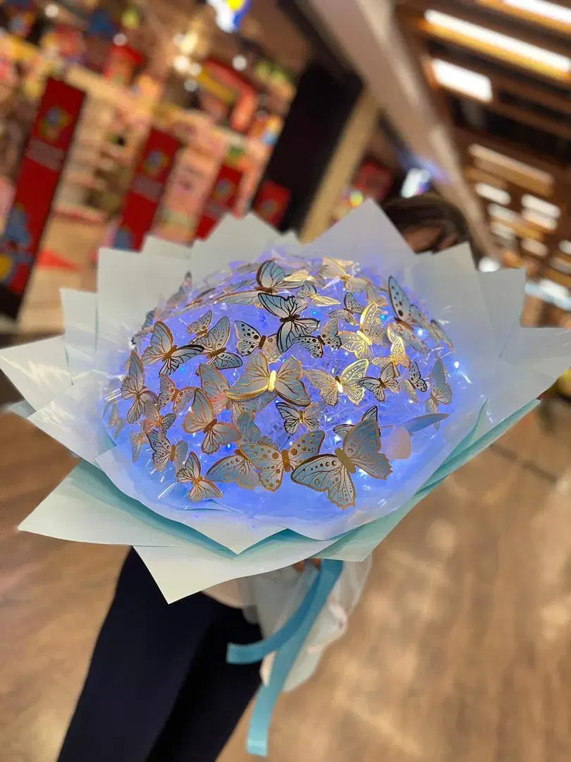 دسته گل پروانه ای|گل مصنوعی|اهواز, شهرک رزمندگان|دیوار