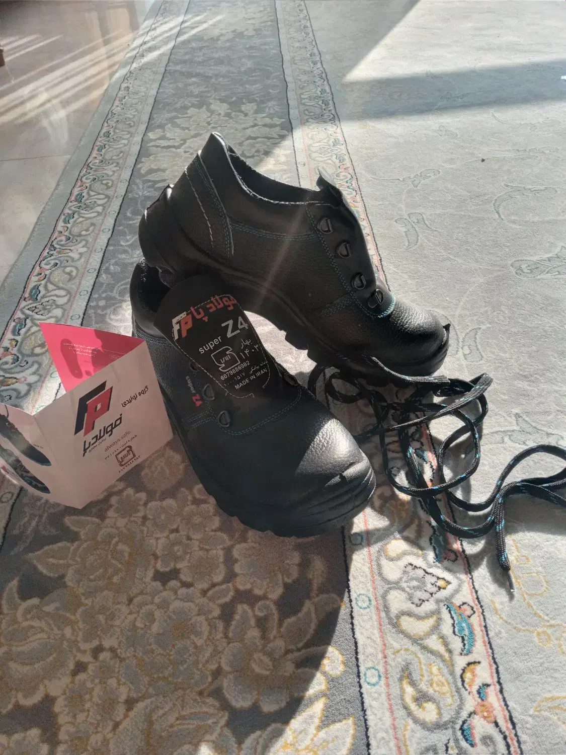 کفش کار فولادی|کیف، کفش، کمربند|طرقبه, |دیوار