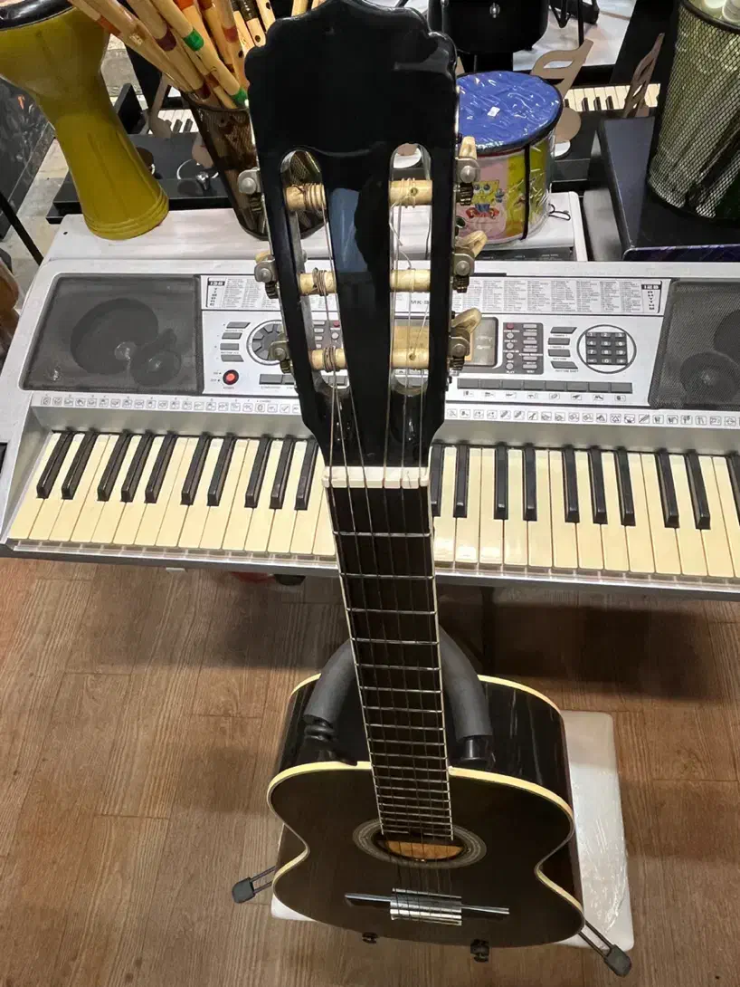 گیتارکلاسیک آریاak20 ژاپن گالری موسیقی آرتیاشهرسبز|گیتار، بیس، امپلیفایر|لاهیجان, انقلاب|دیوار