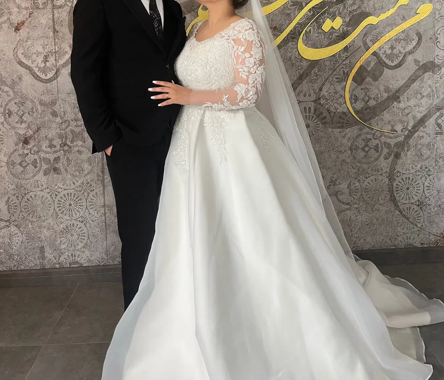 لباس عروس|لباس|رشت, ولکس|دیوار