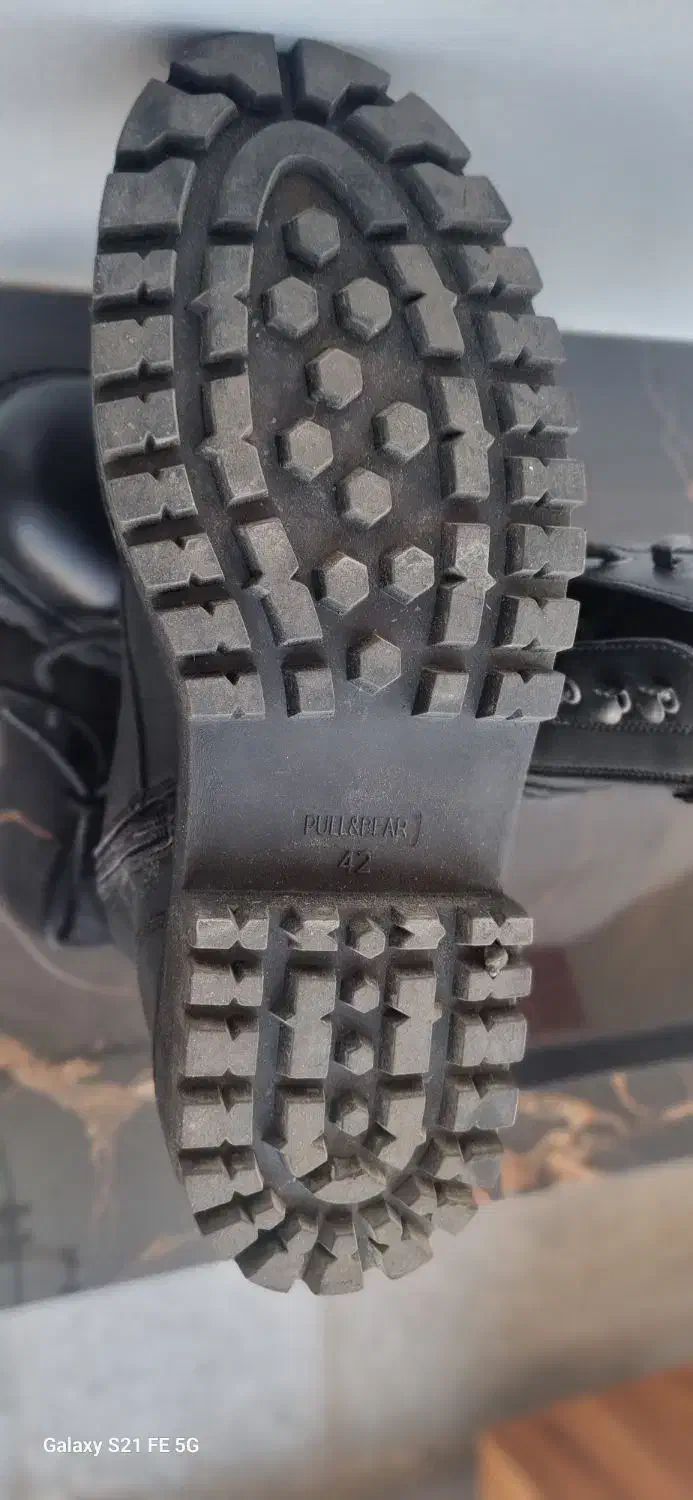 بوت مردانه|کیف، کفش، کمربند|رباط‌کریم, رباط‌کریم|دیوار