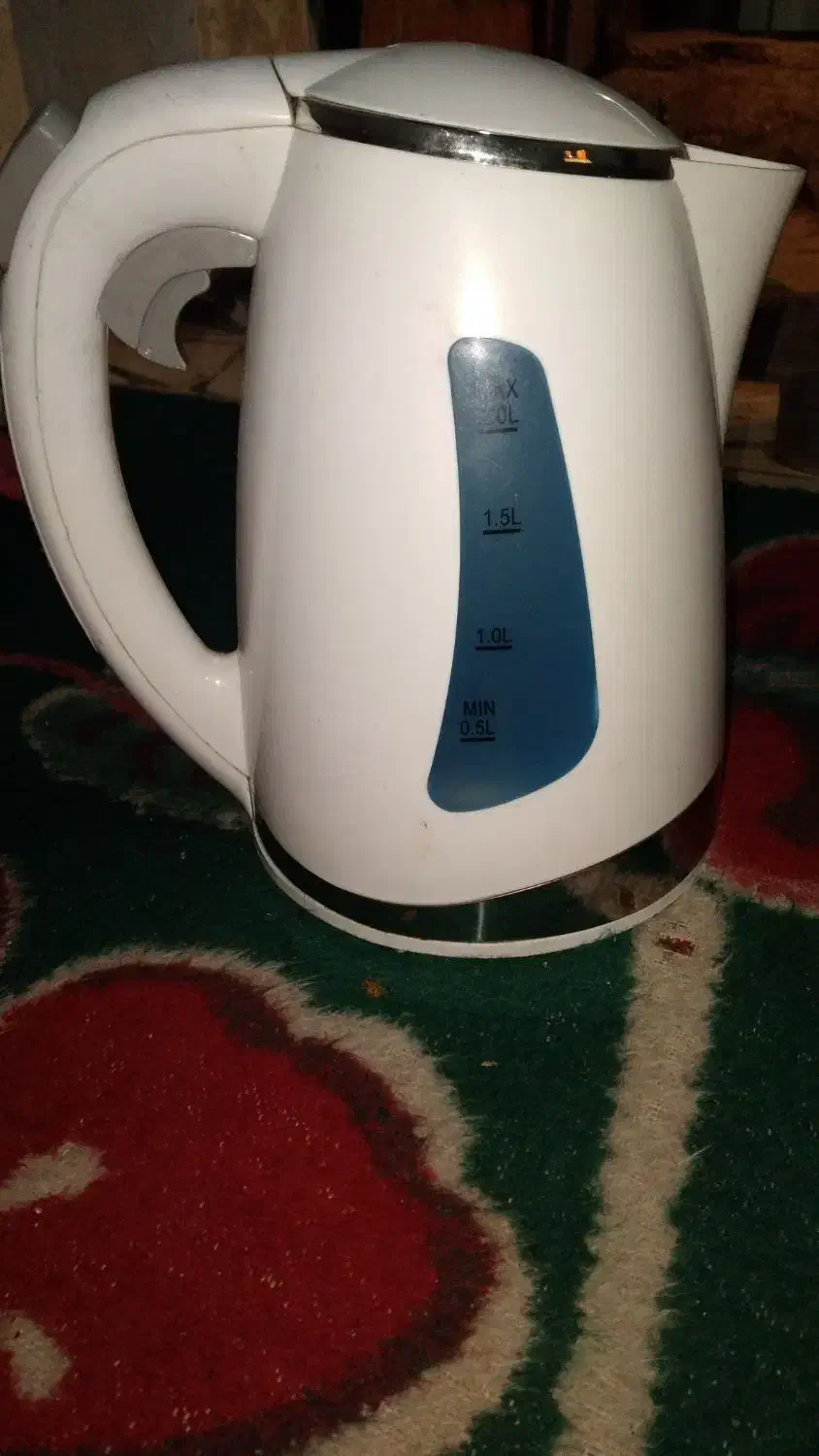 کتری برقی صحیح و سالم|قوری، کتری، قهوه‌ساز دستی|آبادان, |دیوار