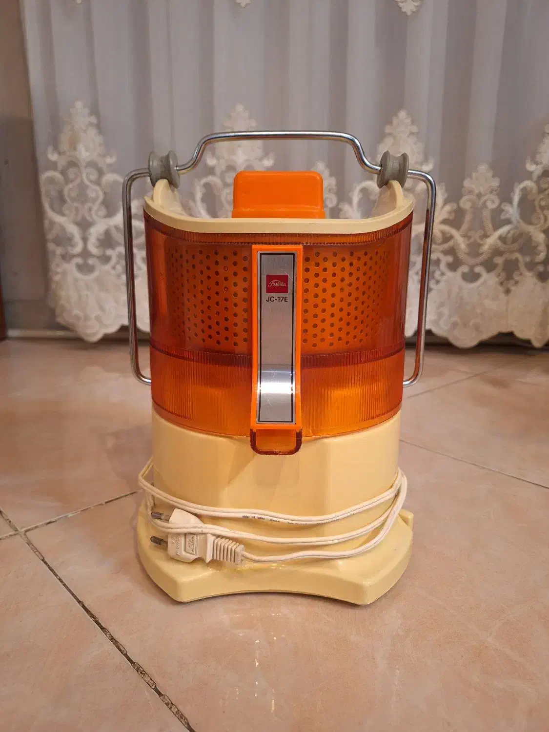 آبمیوه گیری توشیبا و تابه چدن روسی و ظروف کریستال|آبمیوه‌گیر و آب‌مرکبات‌گیر|ورامین, ورامین|دیوار