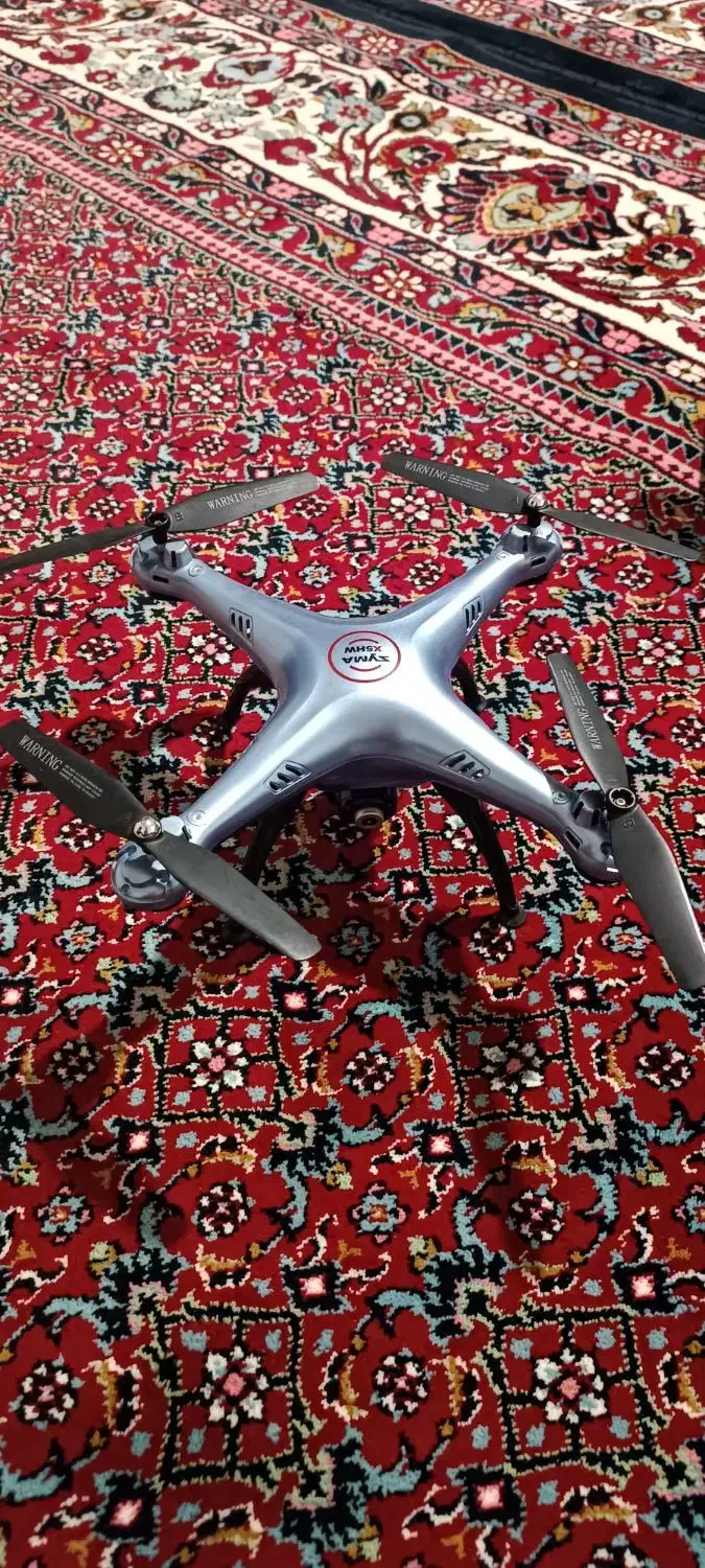 یه عدد ماشین کنترلی آفرود و یک عدد کواد کوپتر|اسباب‌‌بازی|بروجرد, |دیوار