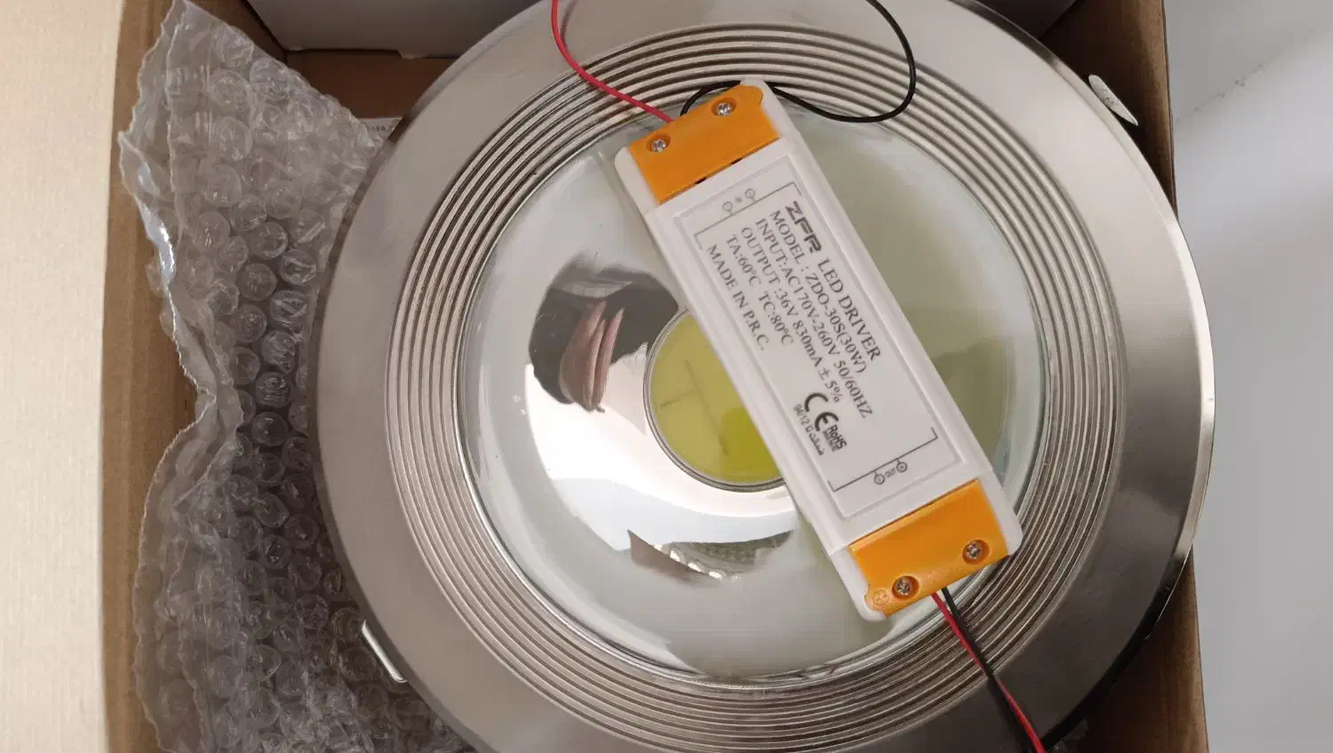 چراغ سقفی بزرگ 30ولت|لامپ و چراغ|هشتگرد, هشتگرد قدیم|دیوار