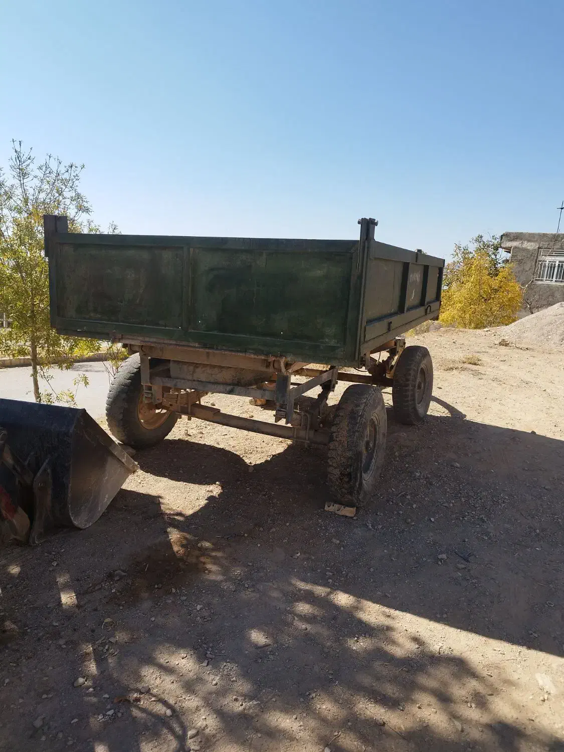 تریلی تراکتور چهار چرخ|ماشین‌آلات صنعتی|سمیرم, |دیوار