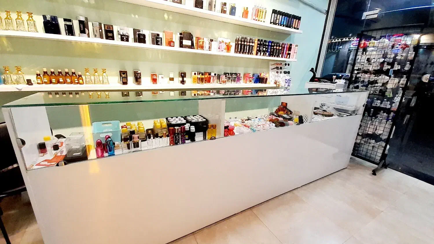 میز ویترین|فروشگاه و مغازه|رشت, استادسرا|دیوار