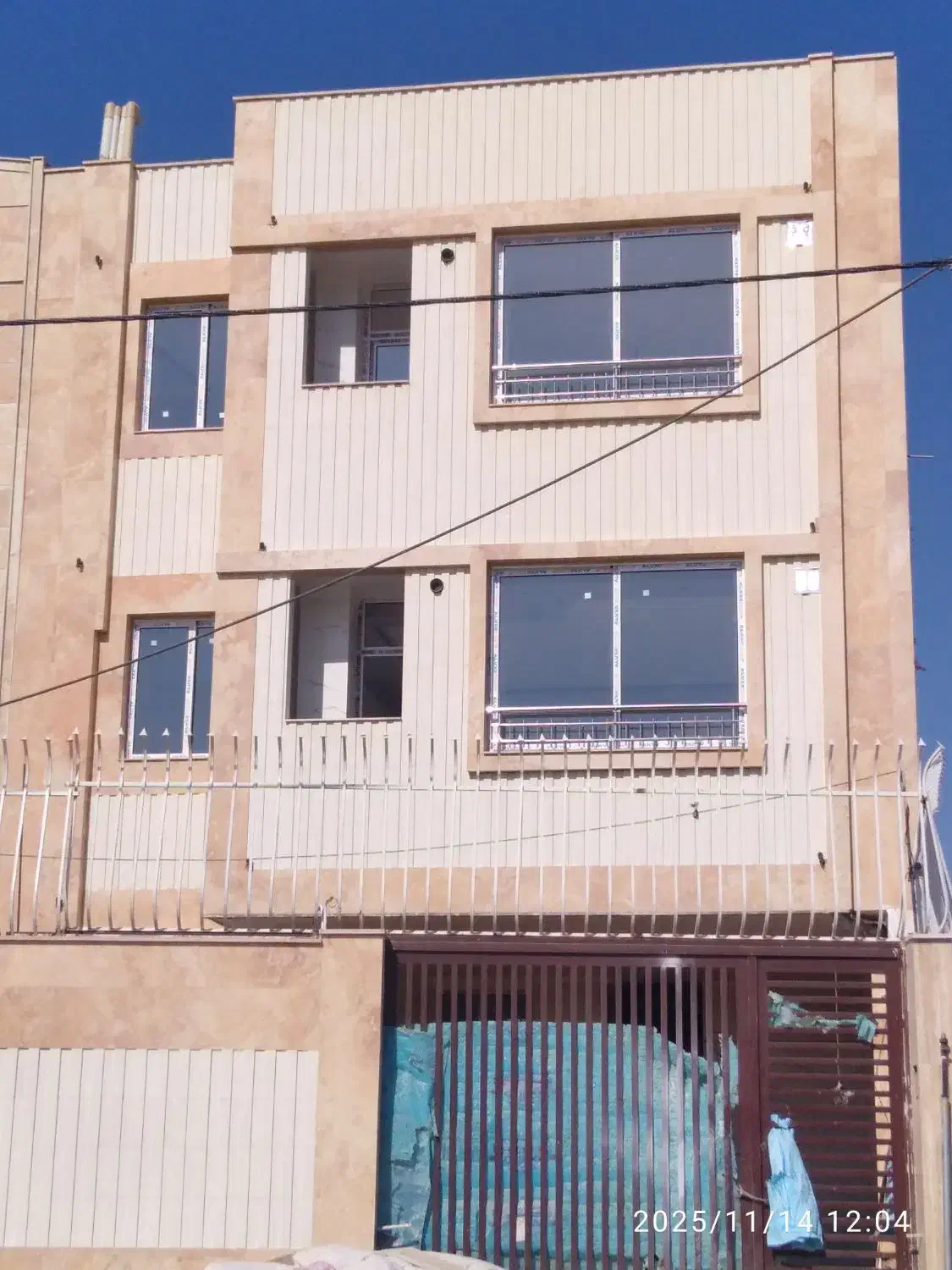 فروش آپارتمان دو خوابه وهمکف سه خواب|فروش آپارتمان|شاهینشهر, نسیم ۵|دیوار