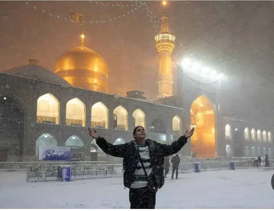 مشهد مقدس|تور و چارتر|قم, چهار مردان|دیوار