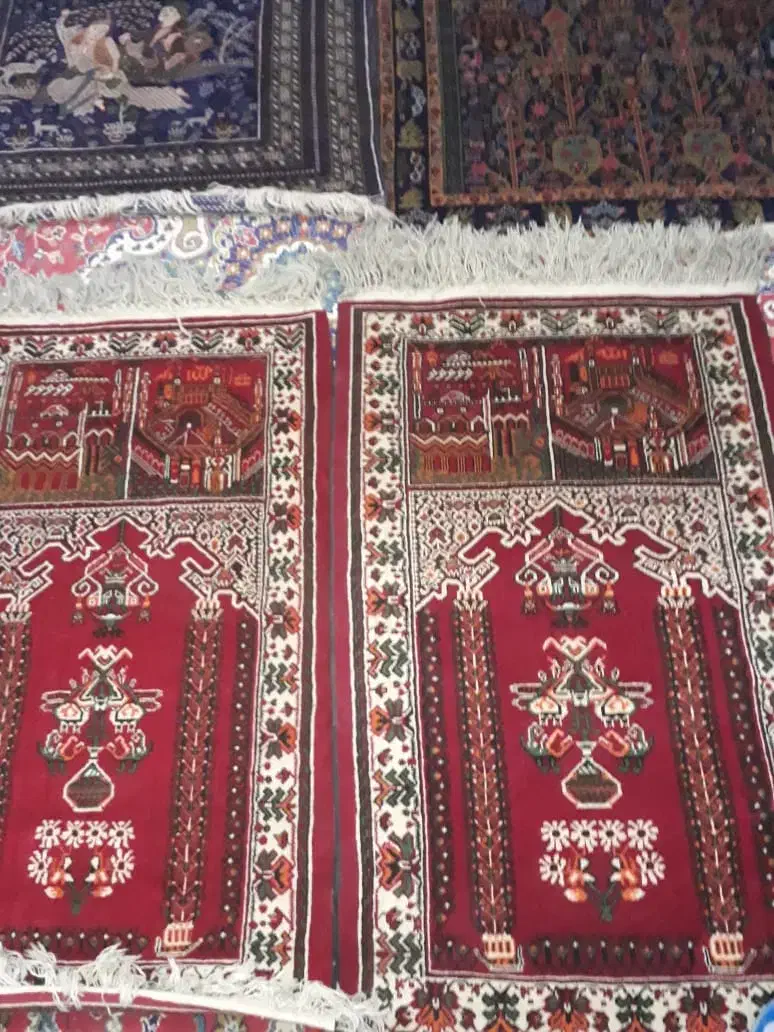 تعدادی قالیچه|فرش|مشهد, فرودگاه|دیوار