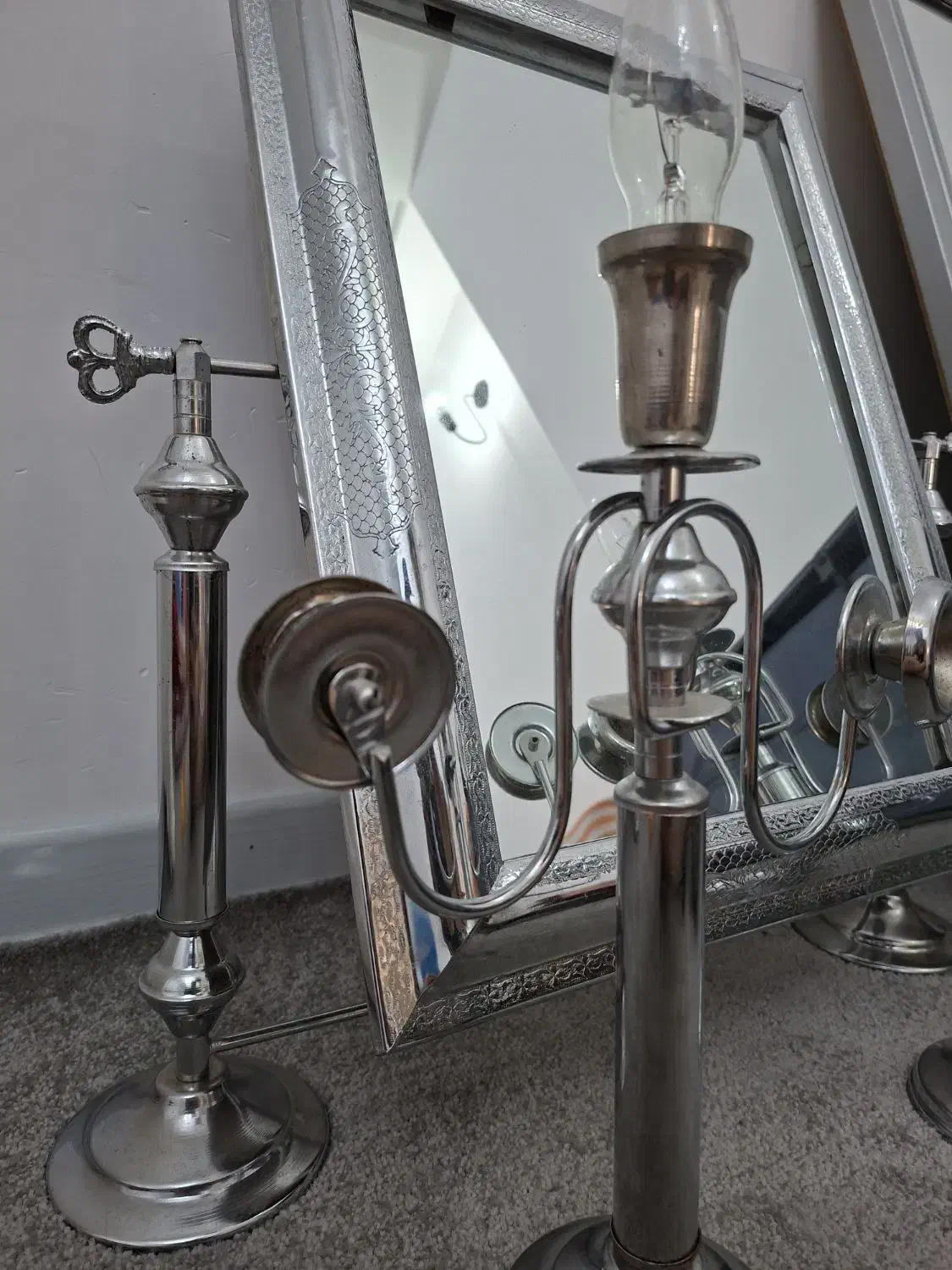 آیینه وشمعدان|آینه|قائم‌شهر, |دیوار