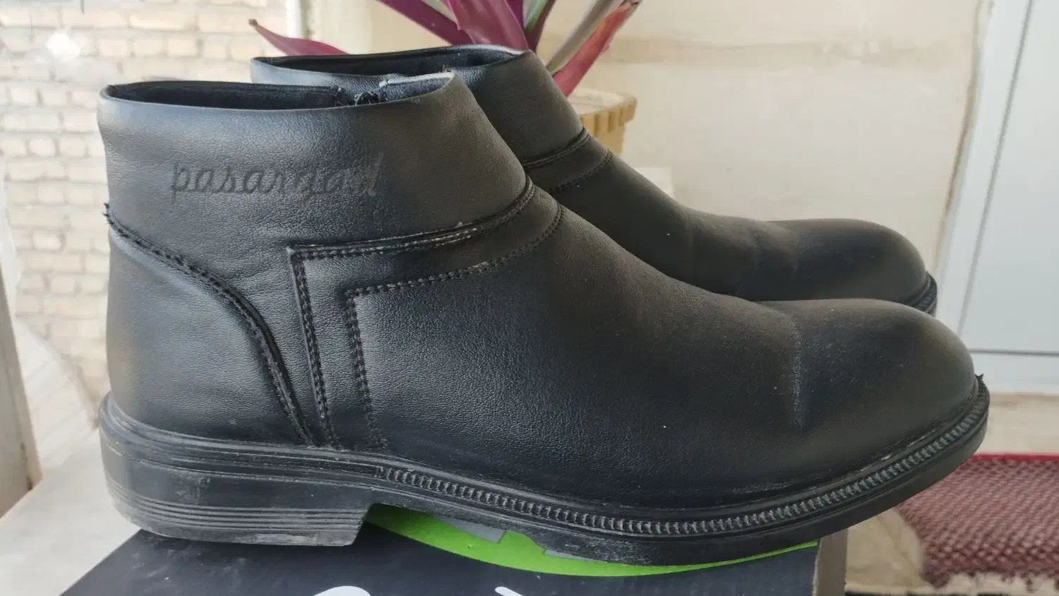 کفش نیم بوت چرم|کیف، کفش، کمربند|قروه, |دیوار