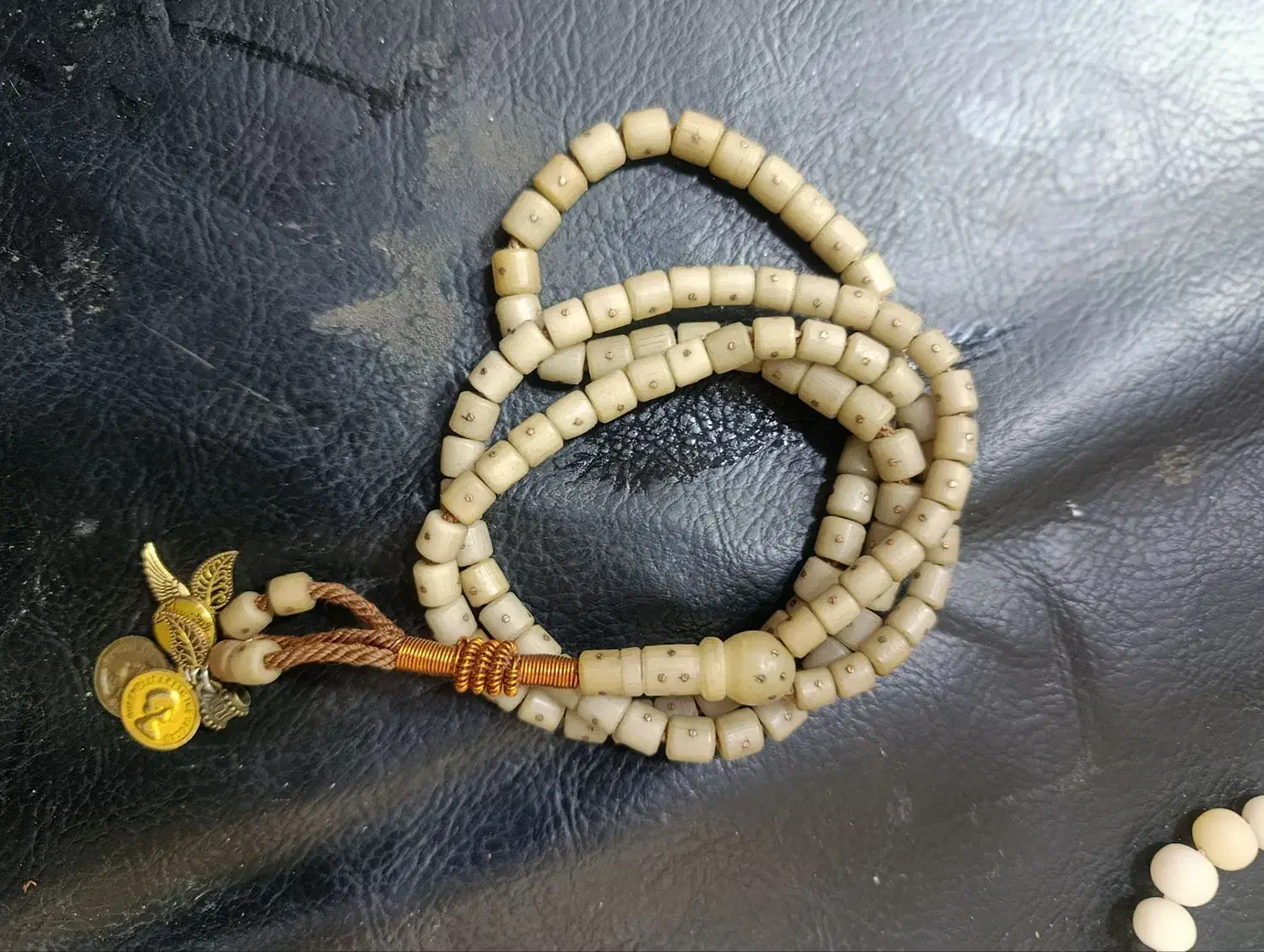 تسبیح|کلکسیون اشیاء عتیقه|همدان, |دیوار