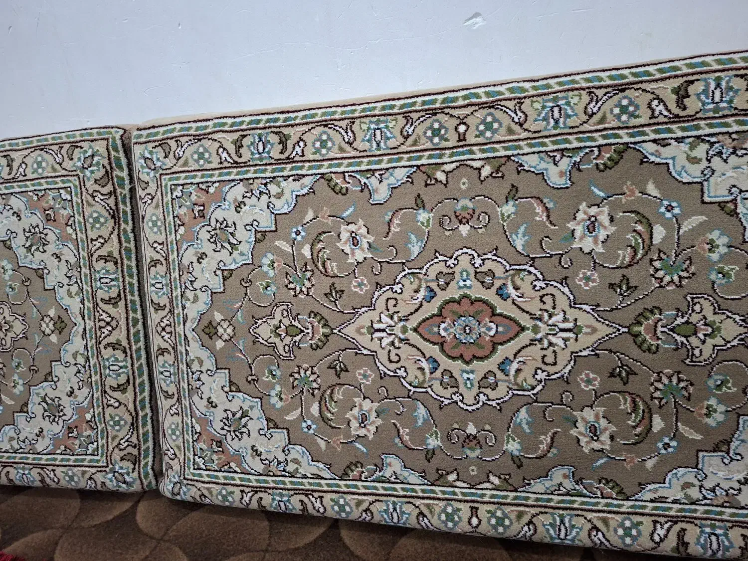 پشتی فرشی در حد نو|فرش|بندرعباس, |دیوار