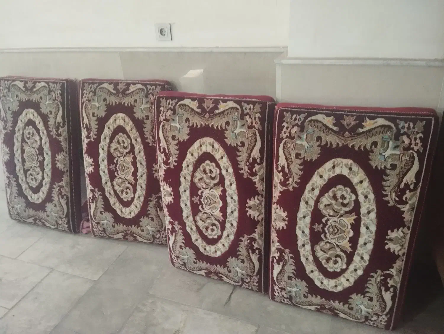 پشتی|پشتی|قم, زاویه|دیوار