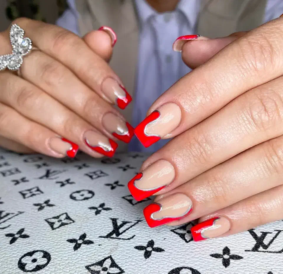 خدمات کاشت ناخن با بهترین متریال کاشت ناخن فقط ۲۵۰|خدمات آرایشگری و زیبایی|شاهینشهر, عطار|دیوار