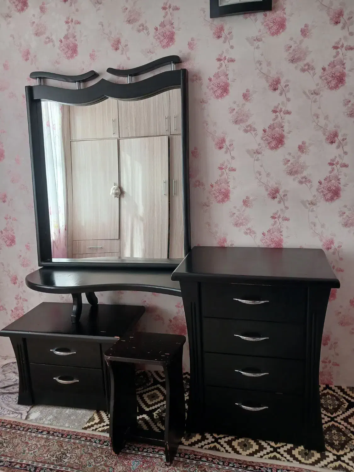 دراور|جاکفشی، کمد، دراور|گلبهار, شهر جدید گلبهار|دیوار