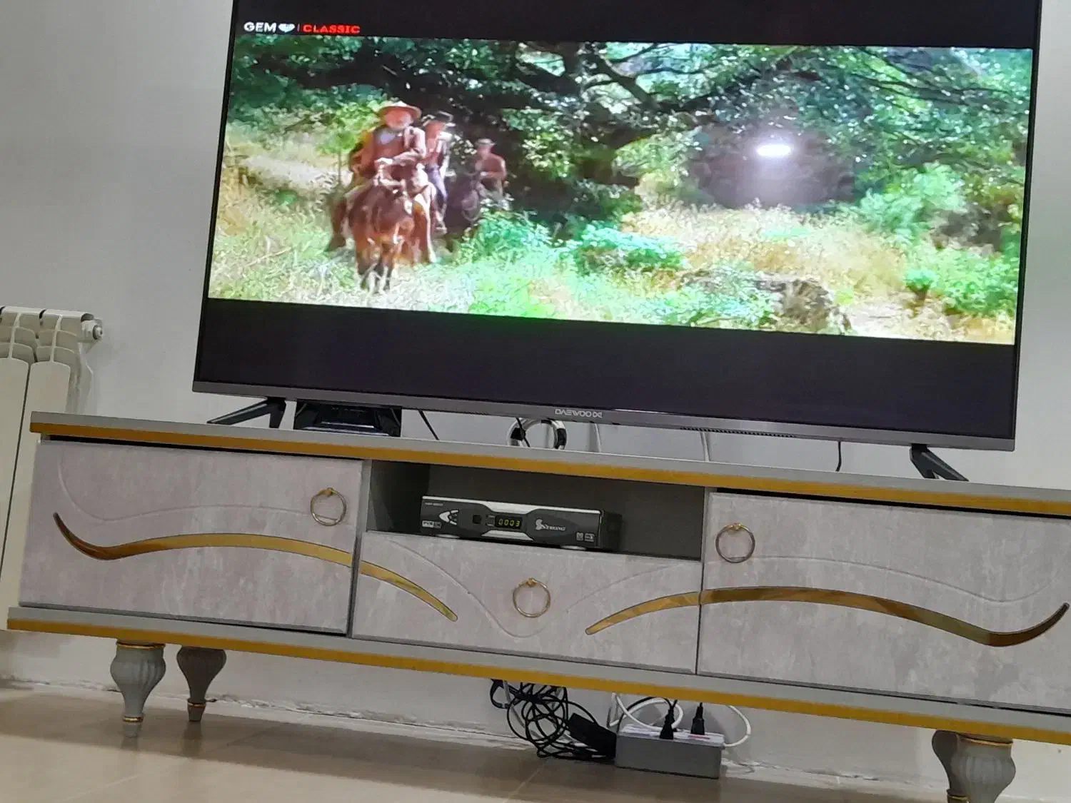 میز تلویزیون طوسی درحدنو|میز تلویزیون|رشت, کوی غلام نیا|دیوار