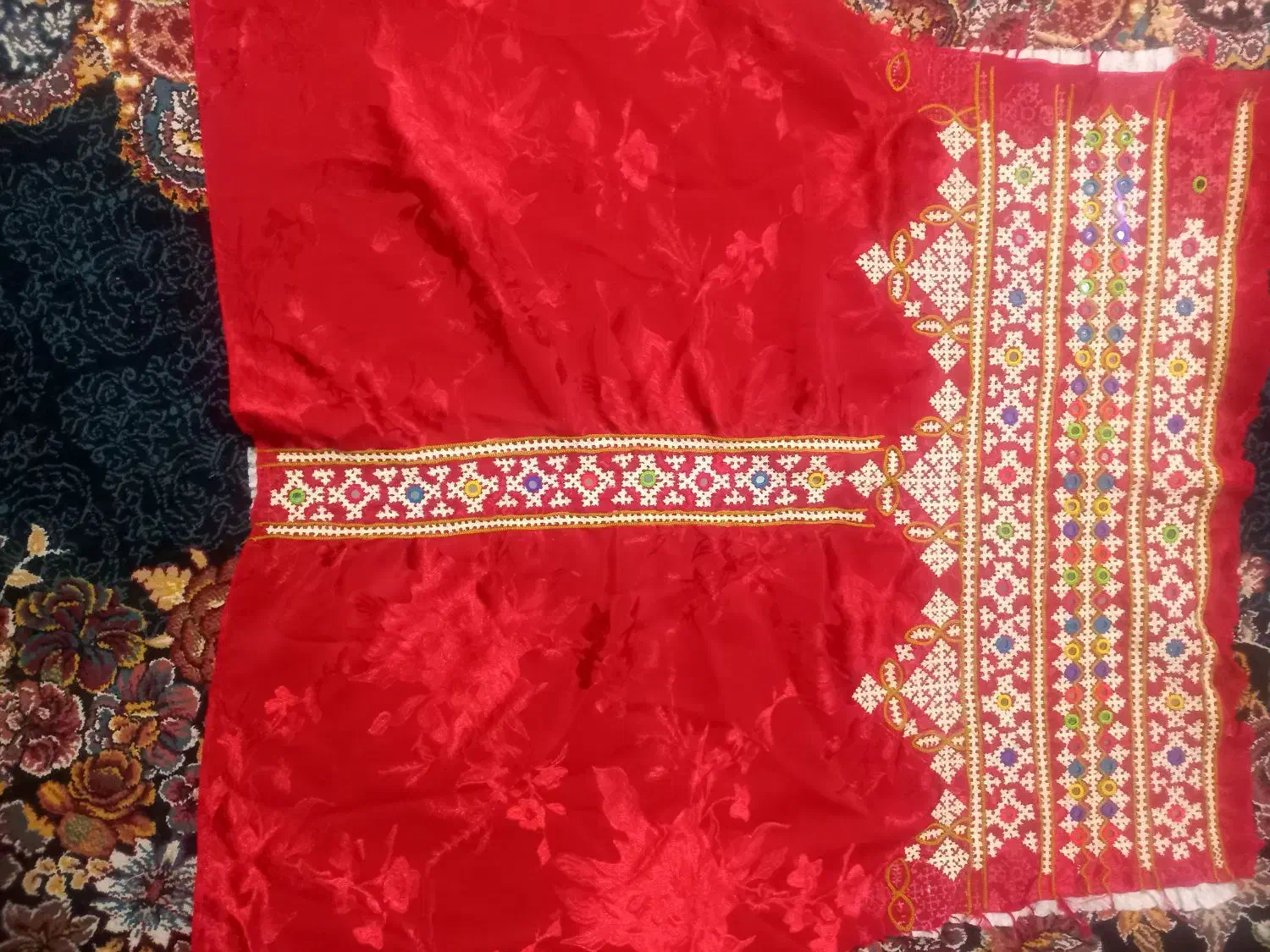 لباس پلیواری|لباس|بمپور, |دیوار