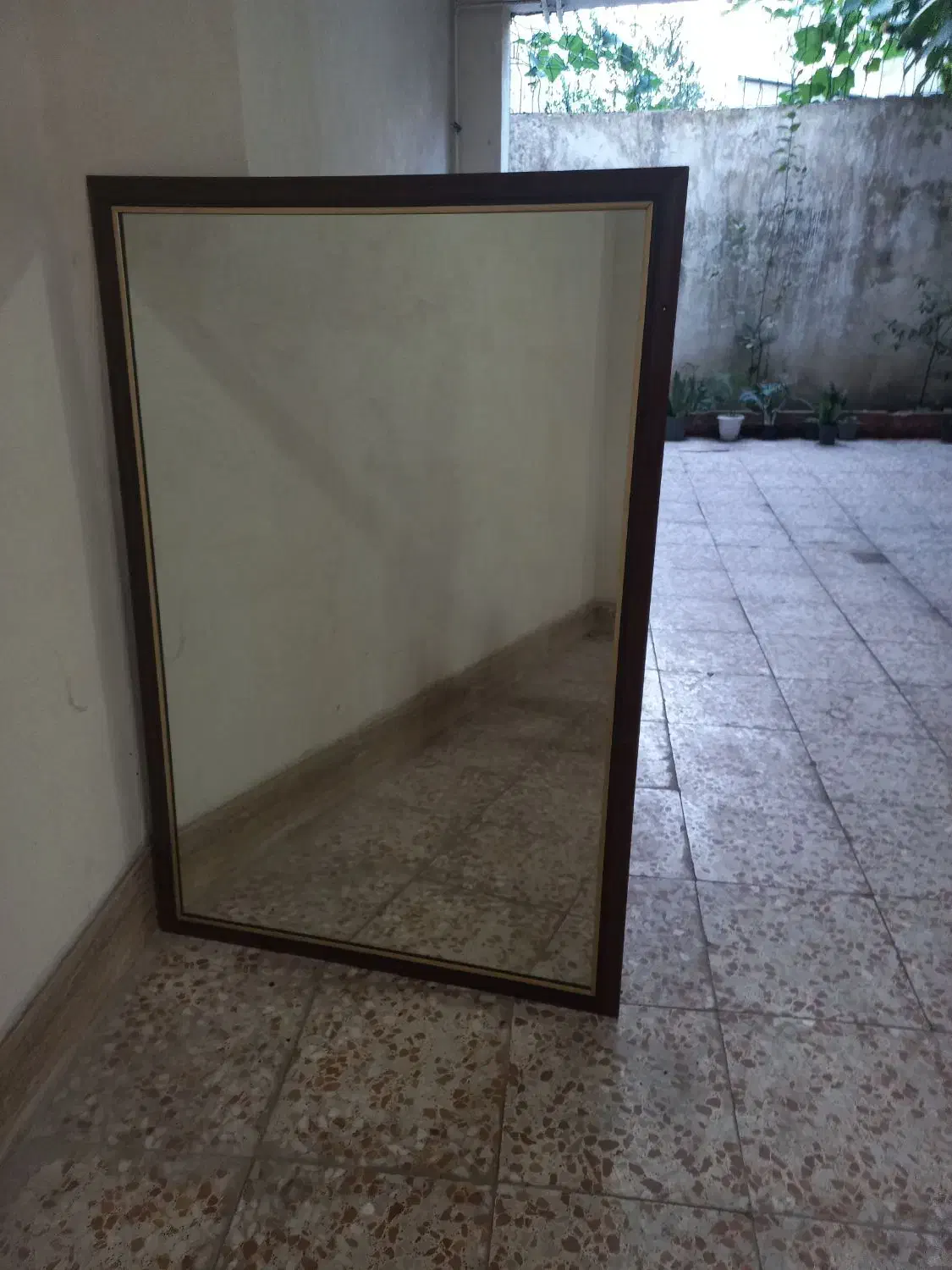 آینه قدی|آینه|رشت, نیروی دریایی|دیوار