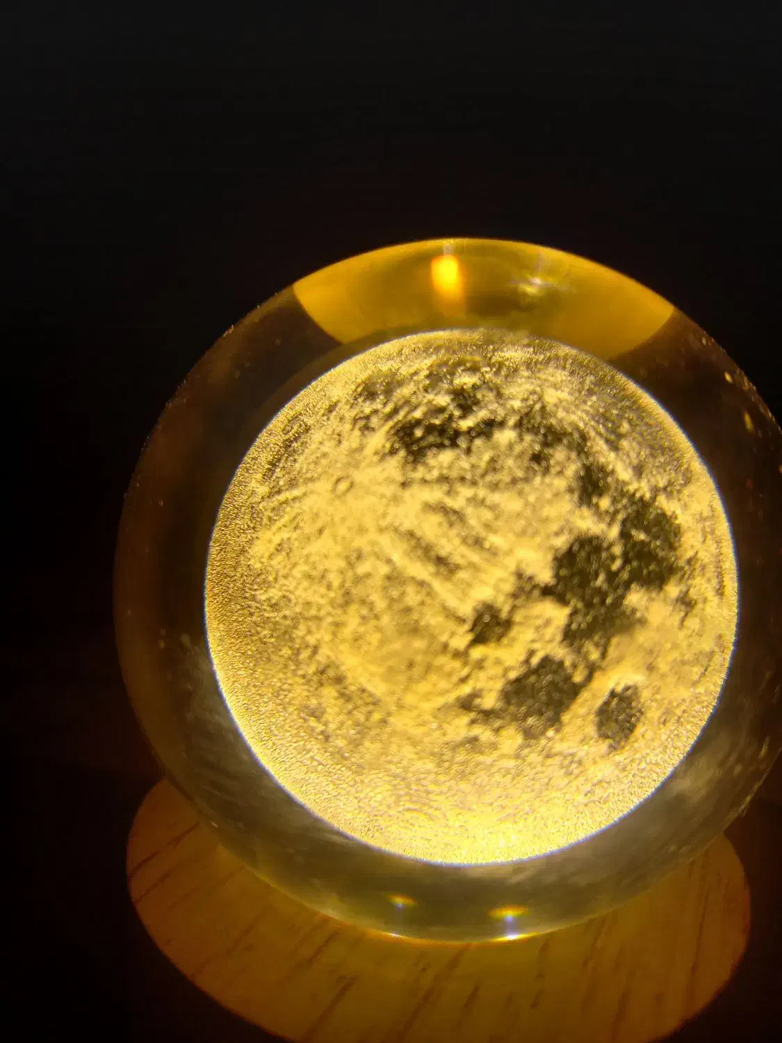 چراغ خواب طرح ماه مدل گوی|چراغ خواب و آباژور|پرند, فاز ۵|دیوار