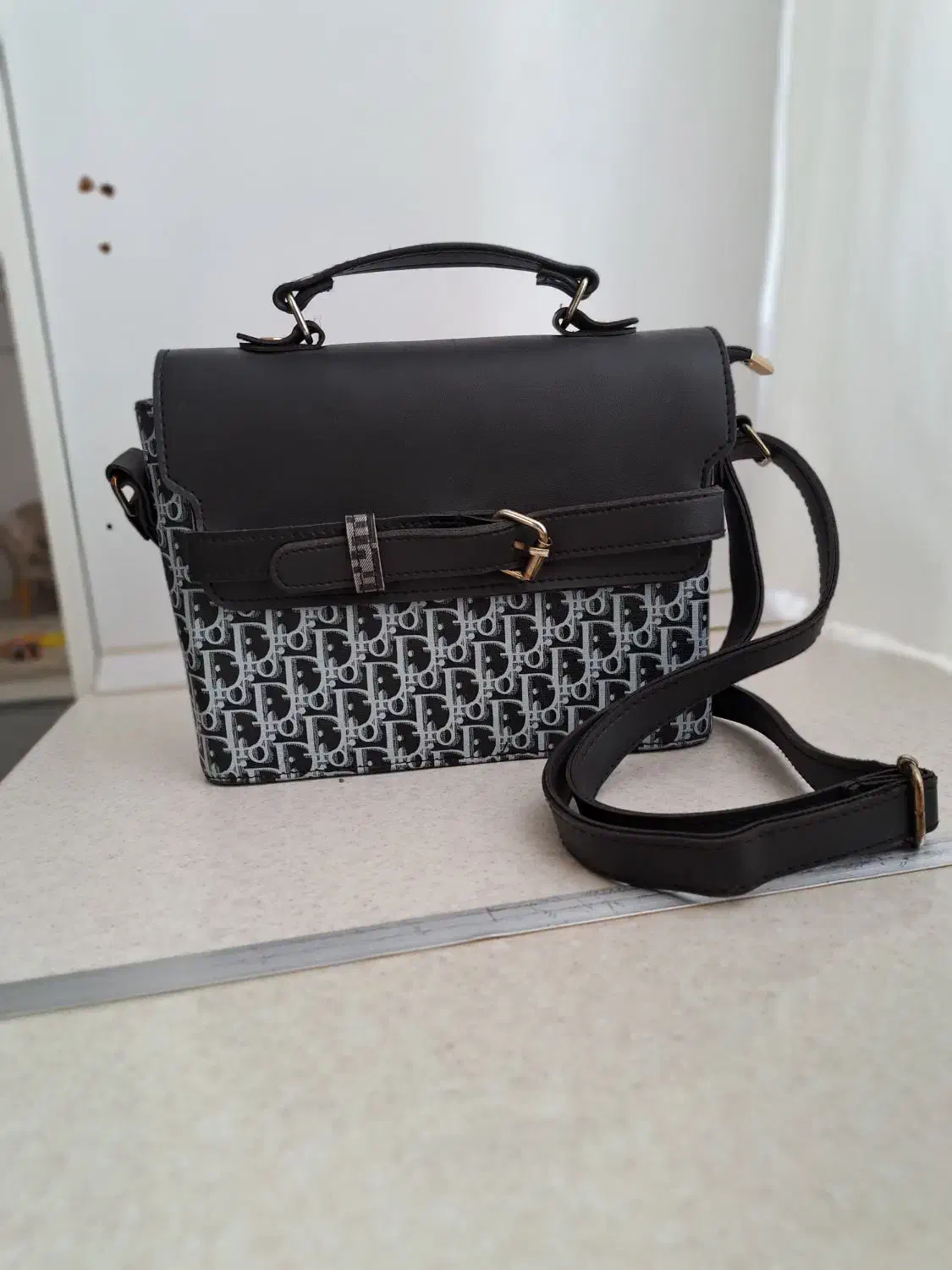 کیف مجلسی|کیف، کفش، کمربند|الیگودرز, |دیوار