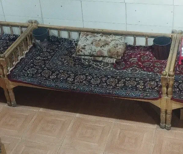 تخت چهار نفره چوبی|مبلمان خانگی و میز عسلی|خرم‌آباد, |دیوار