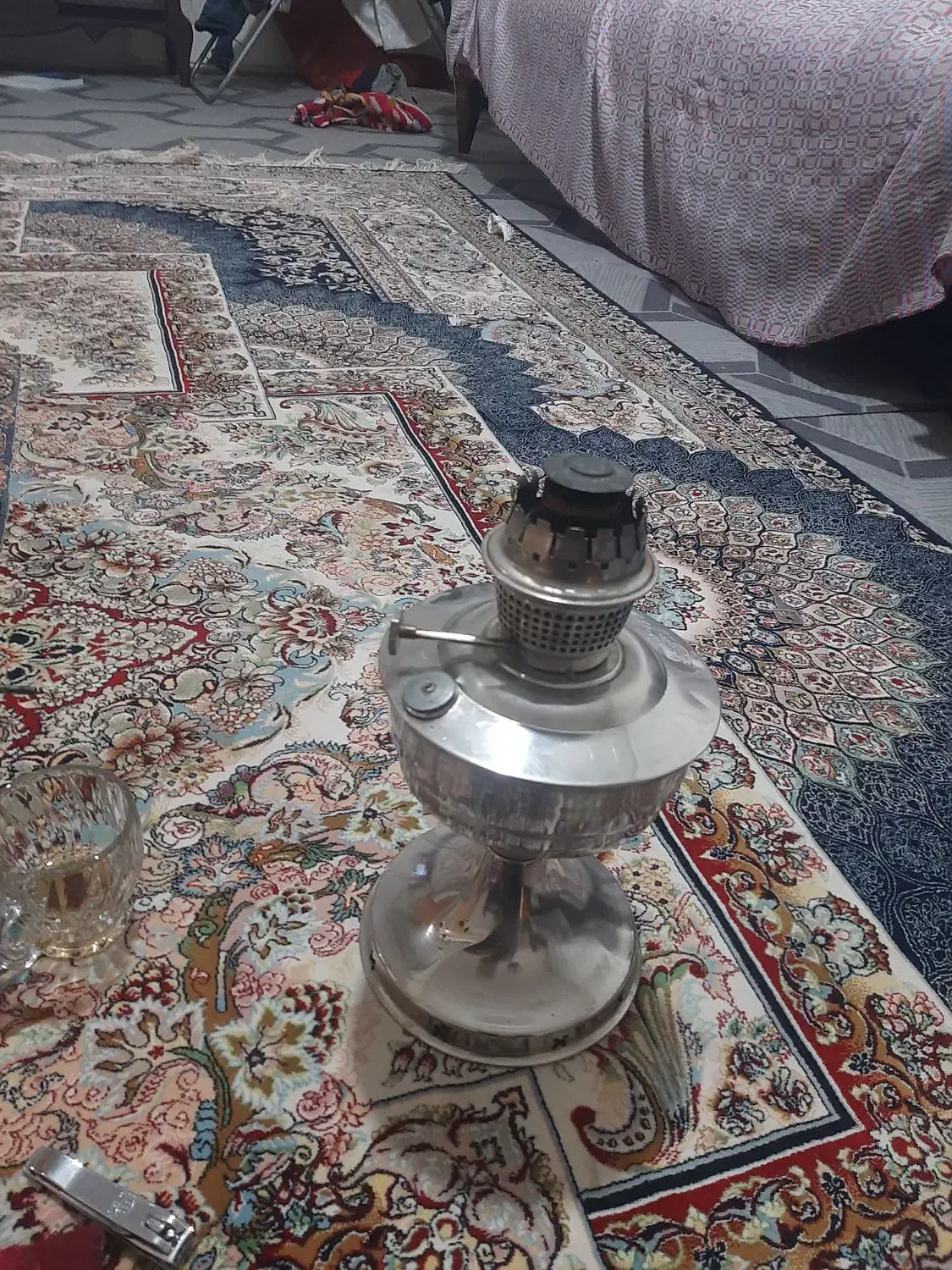 چراغ نفتی قدیمی|کلکسیون اشیاء عتیقه|گلپایگان, |دیوار