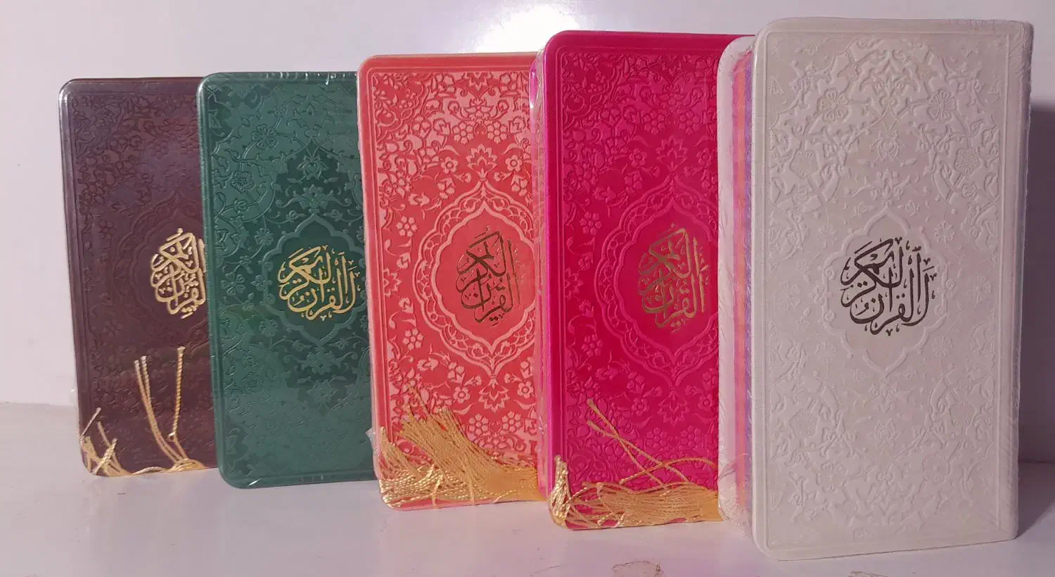 قرآن های رنگی و زیبا|کتاب و مجله مذهبی|طبس, |دیوار