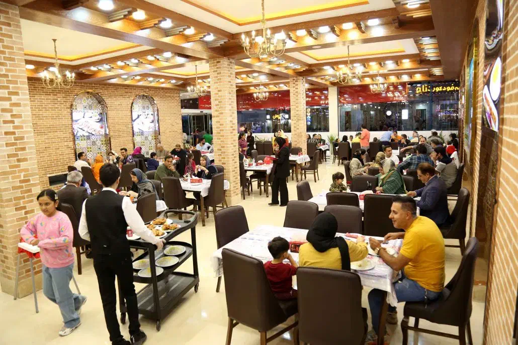 استخدام نیروی سالن دار آقا|استخدام خدمات فروشگاه و رستوران|کرمان, |دیوار