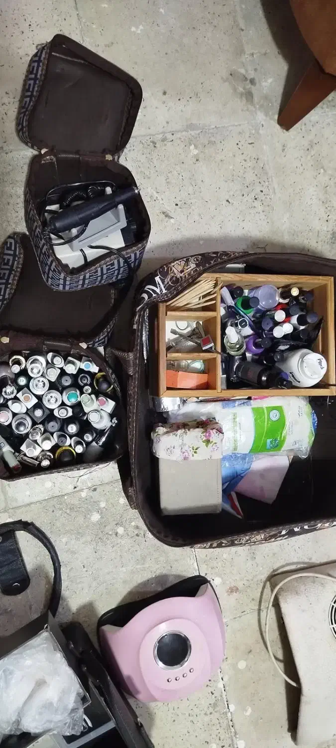 وسایل ناخن|آرایشگاه و سالن‌های زیبایی|بوئین زهرا, |دیوار