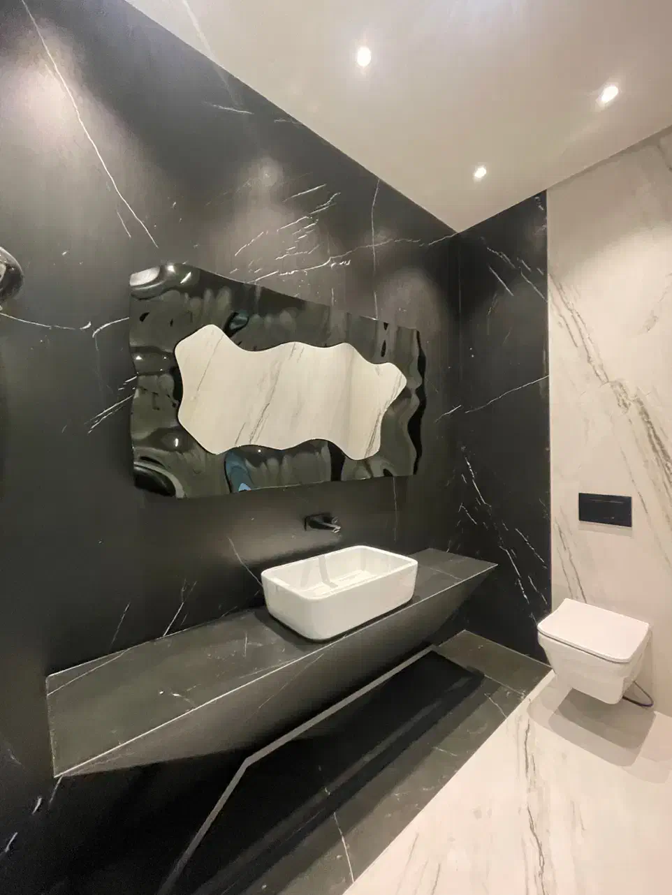 ۲۴۰متر فرشته/ساختمان یونیک و مدرن کلید نخورده